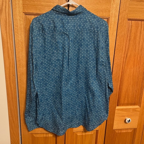 American Eagle batik print shirt. Size XL.Button front long sleeves. 100… - Picture 5 of 9